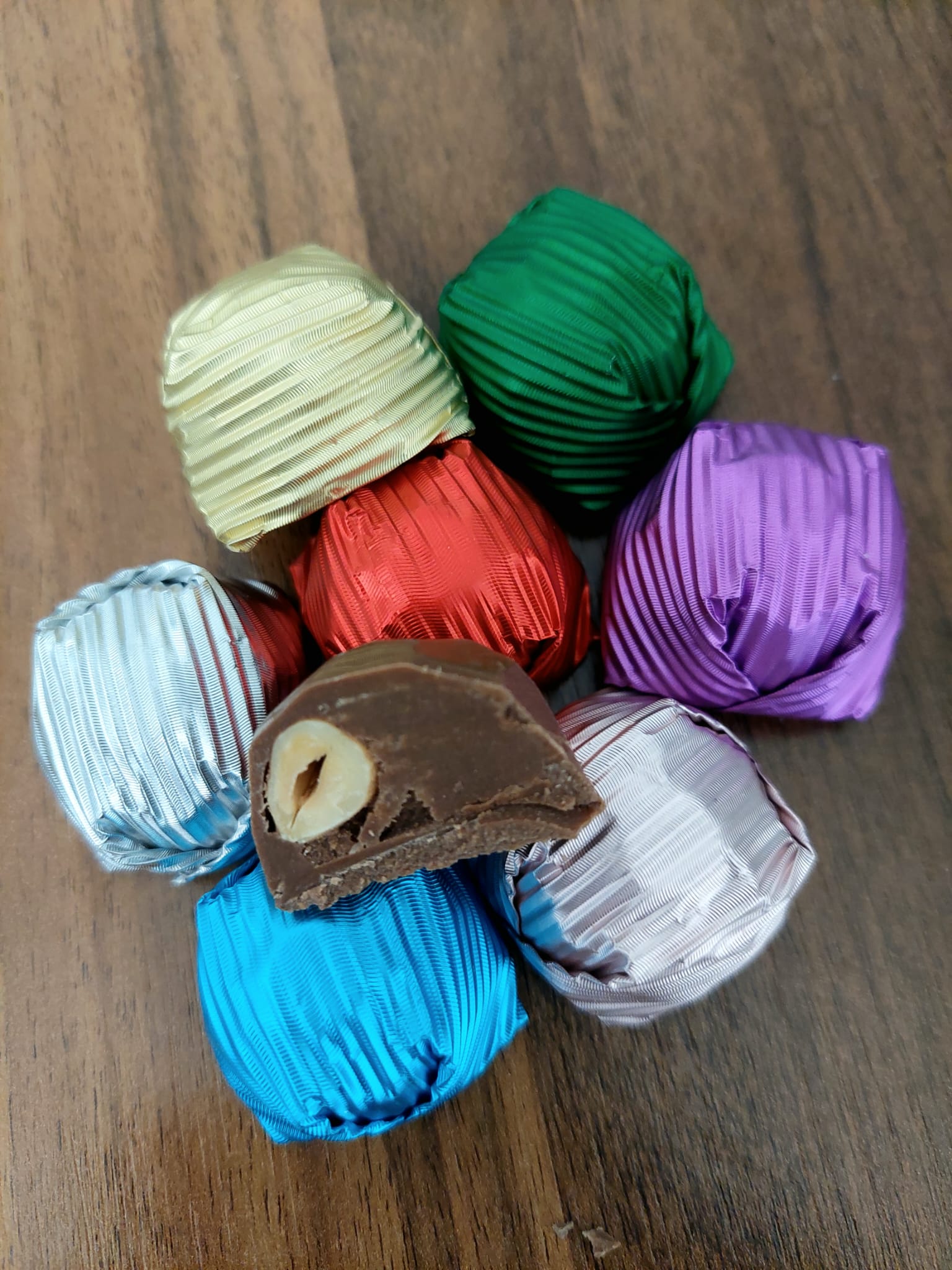 KRİSTAL SARGISIZ ÇEŞİTLİ FINDIK/FISTIKLI SPESİAL ÇİKOLATA 2 KG